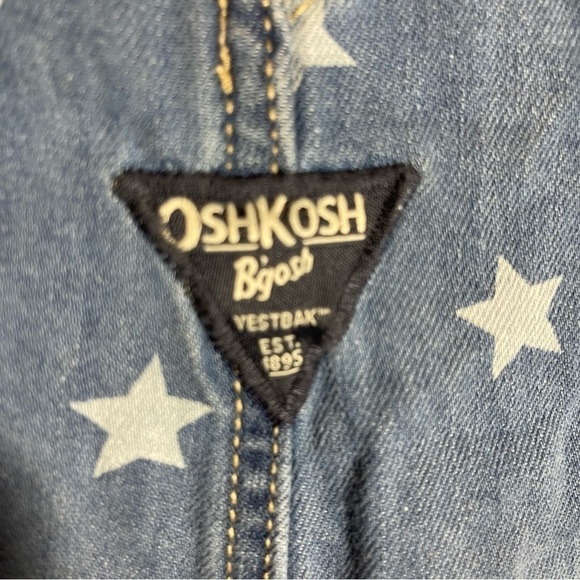 Oshkosh B’gosh Shortalls Kid’s Sz‎ 2T Denim with Stars Carpenter NEW - Picture 10 of 10
